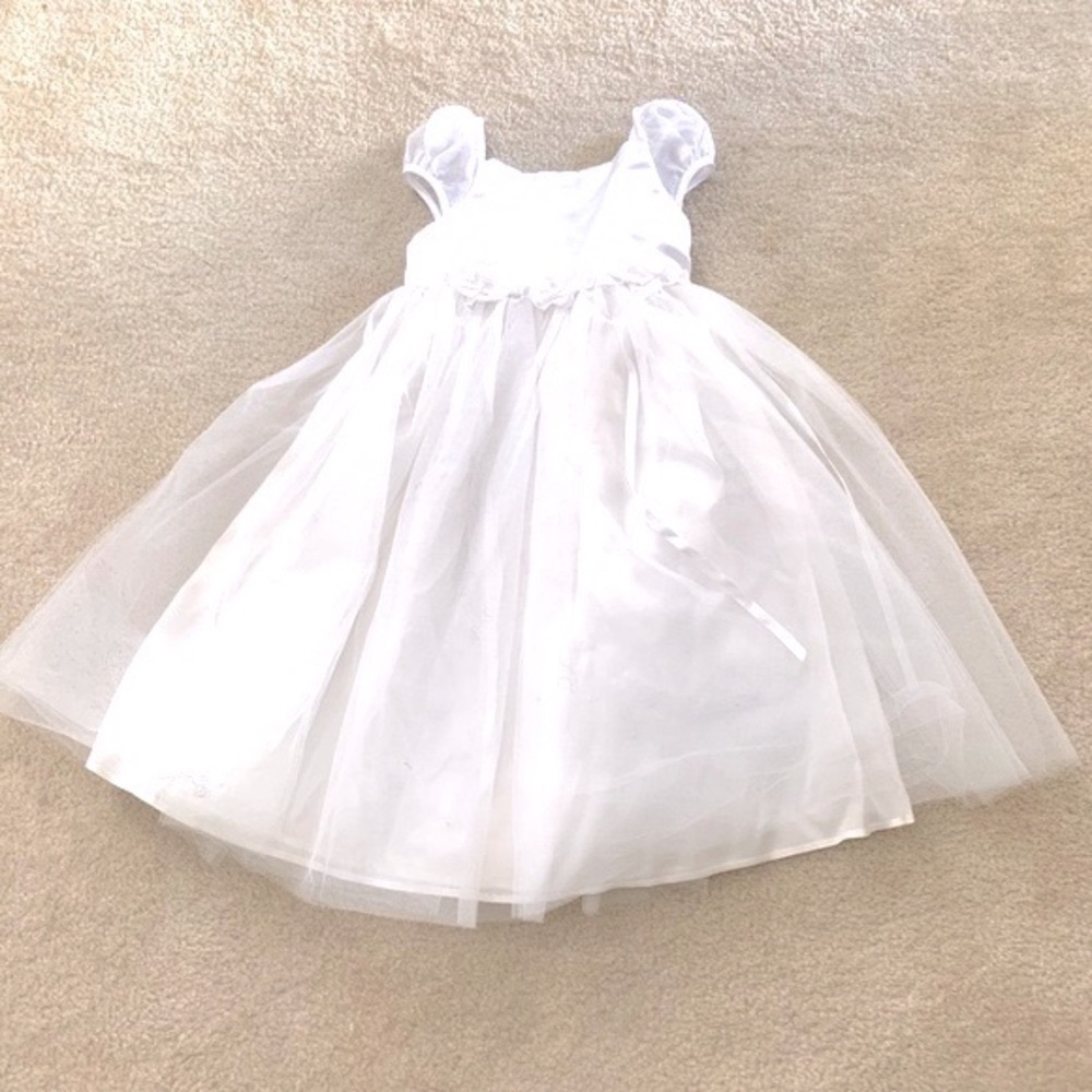 White Tulle And Satin Formal Flowergirl Dress Size 6